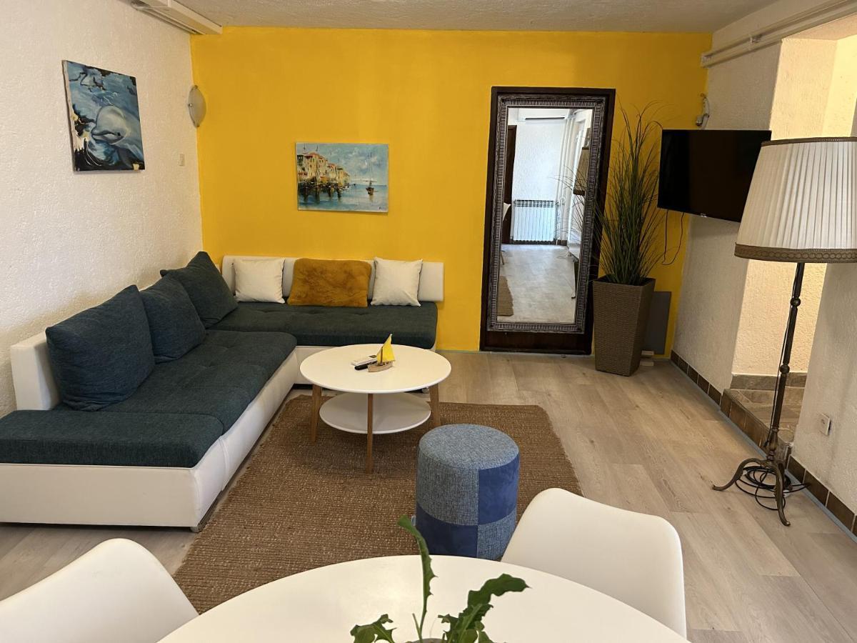 Peaceful Apartment With Patio Rovinj Eksteriør bilde