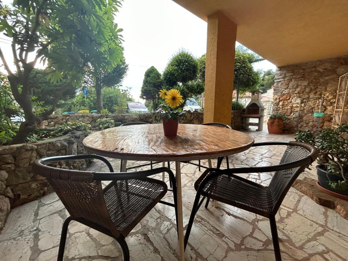 Peaceful Apartment With Patio Rovinj Eksteriør bilde